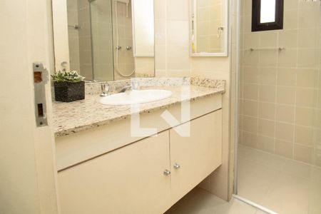 Banheiro, bancada da pia  de apartamento para alugar com 1 quarto, 48m² em Itaim Bibi, São Paulo