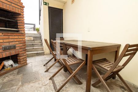 Apartamento para alugar com 48m², 1 quarto e 1 vaga Apartamento para alugar com 48m², 1 quarto e 1 vagaÁrea comum - Mesa da churrasqueira