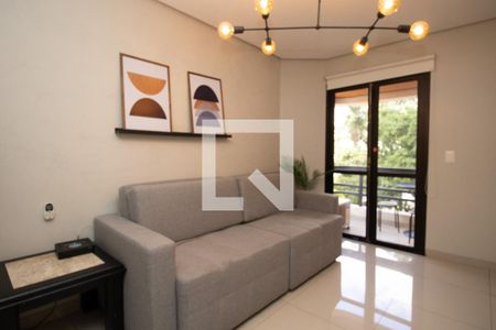 Sala, ambiente de estar com TV  de apartamento para alugar com 1 quarto, 48m² em Itaim Bibi, São Paulo