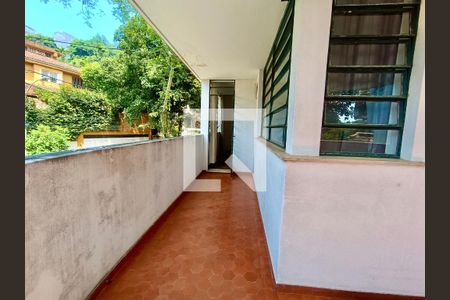 Apartamento à venda com 156m², 5 quartos e 2 vagas Apartamento à venda com 156m², 5 quartos e 2 vagasVaranda