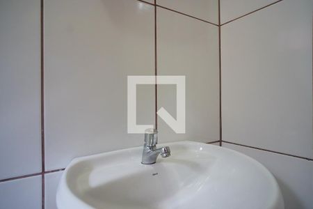 Banheiro de kitnet/studio para alugar com 1 quarto, 25m² em São João do Rio Vermelho, Florianópolis