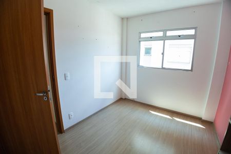Quarto 2 de apartamento para alugar com 2 quartos, 53m² em Planalto, Belo Horizonte