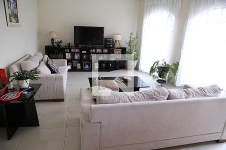 Sala de casa à venda com 3 quartos, 219m² em Vila Progredior, São Paulo
