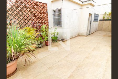 Casa à venda com 220m², 4 quartos e 4 vagas Casa à venda com 220m², 4 quartos e 4 vagasQuintal