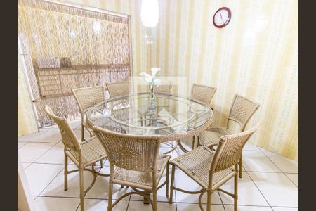 Casa à venda com 220m², 4 quartos e 4 vagas Casa à venda com 220m², 4 quartos e 4 vagasCopa