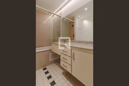 Apartamento para alugar com 100m², 1 quarto e 2 vagasBanheiro da Suíte