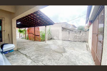 Casa à venda com 400m², 3 quartos e 2 vagas Casa à venda com 400m², 3 quartos e 2 vagasQuintal - Garagem