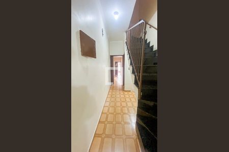Corredor de casa à venda com 3 quartos, 400m² em Vila Pires, Santo André