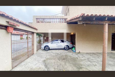 Casa à venda com 400m², 3 quartos e 2 vagas Casa à venda com 400m², 3 quartos e 2 vagasQuintal - Garagem