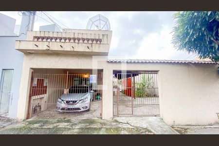 Casa à venda com 400m², 3 quartos e 2 vagas Casa à venda com 400m², 3 quartos e 2 vagasFachada