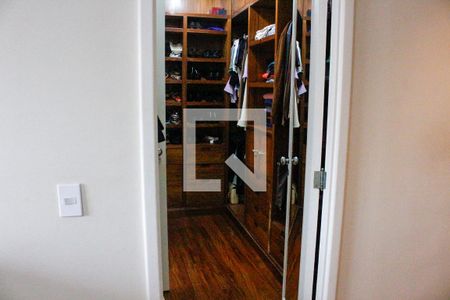 Apartamento à venda com 240m², 5 quartos e 4 vagasCloset da suíte