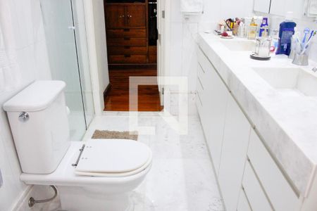 Apartamento à venda com 240m², 5 quartos e 4 vagasBanheiro da Suíte 1