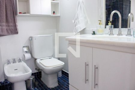 Apartamento à venda com 240m², 5 quartos e 4 vagasBanheiro da Suíte 2