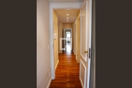 Apartamento à venda com 240m², 5 quartos e 4 vagasCorredor