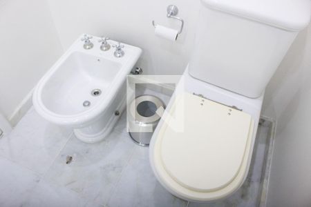 Apartamento à venda com 240m², 5 quartos e 4 vagasBanheiro