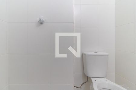 Banheiro de apartamento para alugar com 1 quarto, 26m² em Conjunto Residencial José Bonifácio, São Paulo