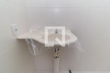 Banheiro de apartamento para alugar com 1 quarto, 26m² em Conjunto Residencial José Bonifácio, São Paulo