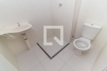 Banheiro de apartamento para alugar com 1 quarto, 26m² em Conjunto Residencial José Bonifácio, São Paulo