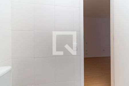 Banheiro de apartamento para alugar com 1 quarto, 26m² em Conjunto Residencial José Bonifácio, São Paulo