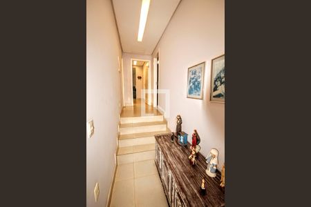 Corredor  de casa à venda com 4 quartos, 202m² em Fernão Dias , Belo Horizonte