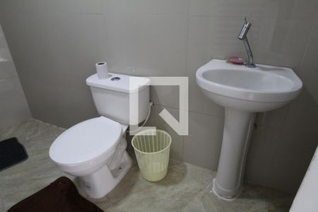 Casa à venda com 620m², 3 quartos e 4 vagasBanheiro da sala da edícula 