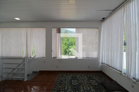 Casa à venda com 620m², 3 quartos e 4 vagasSala do segundo andar da edícula