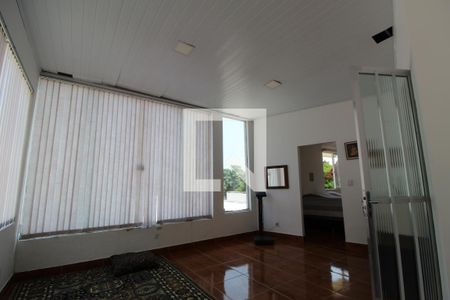 Casa à venda com 620m², 3 quartos e 4 vagasSala do segundo andar da edícula 