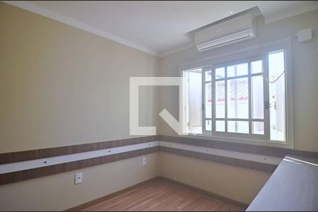 Quarto de casa à venda com 3 quartos, 300m² em Niterói, Canoas