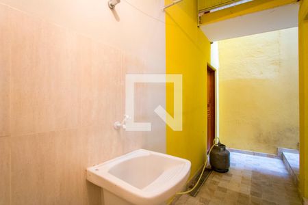 Área de serviço de casa para alugar com 1 quarto, 25m² em Vila Pires, Santo André