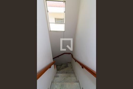 Casa à venda com 135m², 3 quartos e 2 vagasEscada