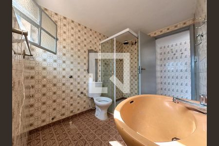 Casa à venda com 250m², 5 quartos e 1 vaga Casa à venda com 250m², 5 quartos e 1 vagaBanheiro