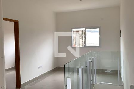 Sala de casa de condomínio para alugar com 2 quartos, 65m² em Vila Tupi, Praia Grande