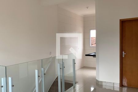 Sala de casa de condomínio para alugar com 2 quartos, 65m² em Vila Tupi, Praia Grande