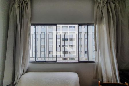 sala janela de apartamento para alugar com 2 quartos, 73m² em Liberdade, São Paulo