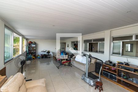 Casa à venda com 260m², 4 quartos e 1 vagaVaranda dos fundos