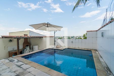 Casa à venda com 260m², 4 quartos e 1 vagaPiscina