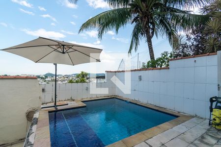 Casa à venda com 260m², 4 quartos e 1 vagaPiscina