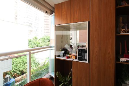 Varanda  de apartamento à venda com 1 quarto, 70m² em Vila Nova Conceição, São Paulo