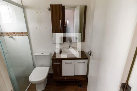 Banheiro da Suíte 1 de casa para alugar com 3 quartos, 138m² em Parque Industrial das Oliveiras, Taboão da Serra