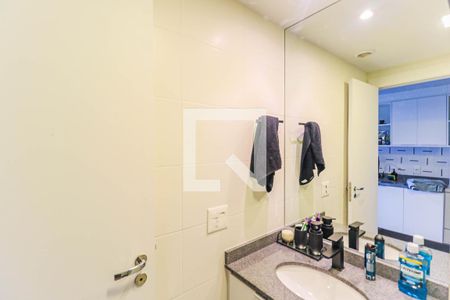 Banheiro de kitnet/studio para alugar com 1 quarto, 25m² em Santo Amaro, São Paulo