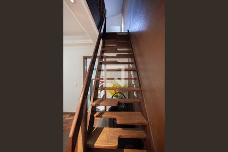 Casa à venda com 270m², 3 quartos e 1 vaga Casa à venda com 270m², 3 quartos e 1 vagaEscada