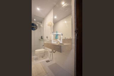 Casa à venda com 270m², 3 quartos e 1 vaga Casa à venda com 270m², 3 quartos e 1 vagaBanheiro Social