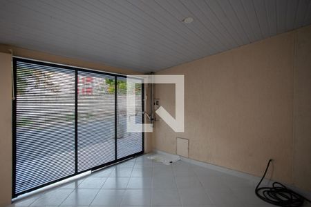 Casa à venda com 270m², 3 quartos e 1 vaga Casa à venda com 270m², 3 quartos e 1 vagaGaragem