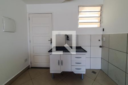 cozinha de apartamento para alugar com 1 quarto, 40m² em Vila Firmiano Pinto, São Paulo