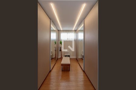 Casa à venda com 700m², 5 quartos e 5 vagas Casa à venda com 700m², 5 quartos e 5 vagasSuíte 5