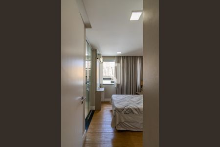 Casa à venda com 700m², 5 quartos e 5 vagas Casa à venda com 700m², 5 quartos e 5 vagasSuíte 4