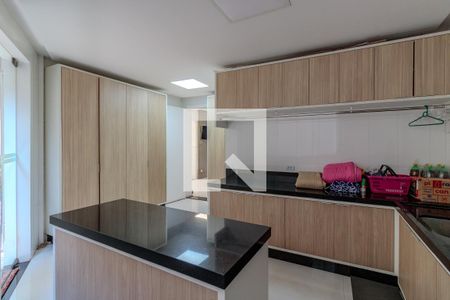 Casa à venda com 700m², 5 quartos e 5 vagas Casa à venda com 700m², 5 quartos e 5 vagasCozinha