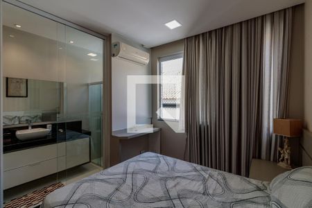 Casa à venda com 700m², 5 quartos e 5 vagas Casa à venda com 700m², 5 quartos e 5 vagasSuíte 4