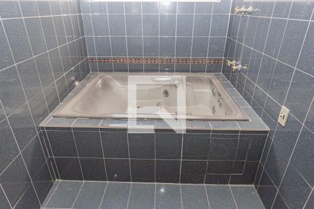 Casa à venda com 300m², 3 quartos e 5 vagasBanheiro da Suíte