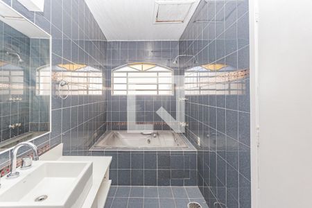 Casa à venda com 300m², 3 quartos e 5 vagasBanheiro da Suíte